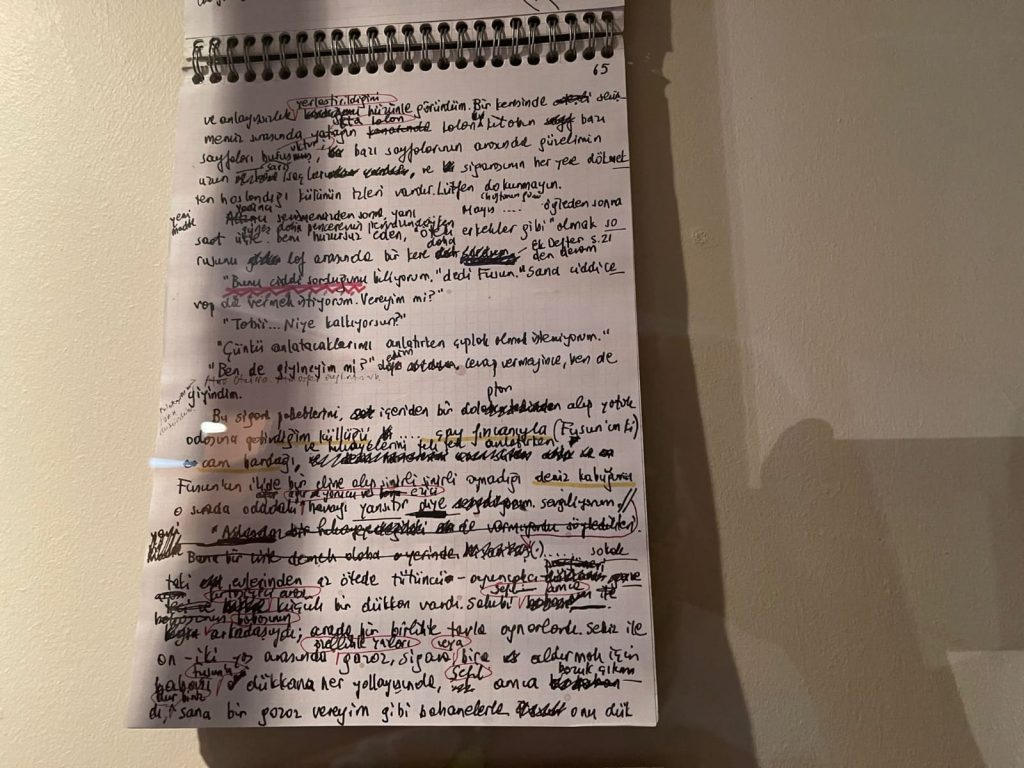 Manuscris Orhan Pamuk, Muzeul Inocenței/ foto: Ramona Păuleanu/ Cultura la dubă