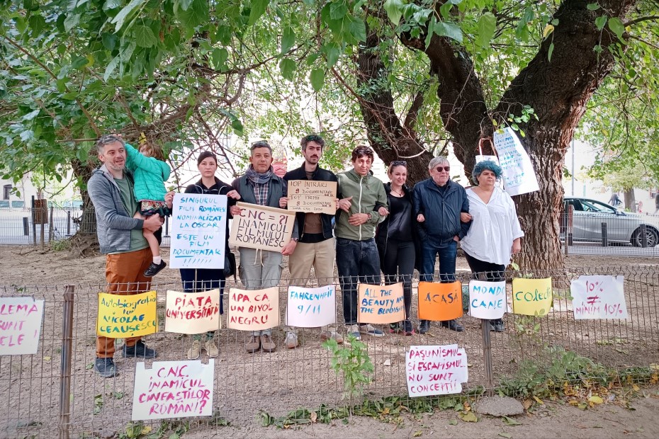 Protestul cineaștilor în fața CNC, septembrie 2022/ foto: Cultura la dubă