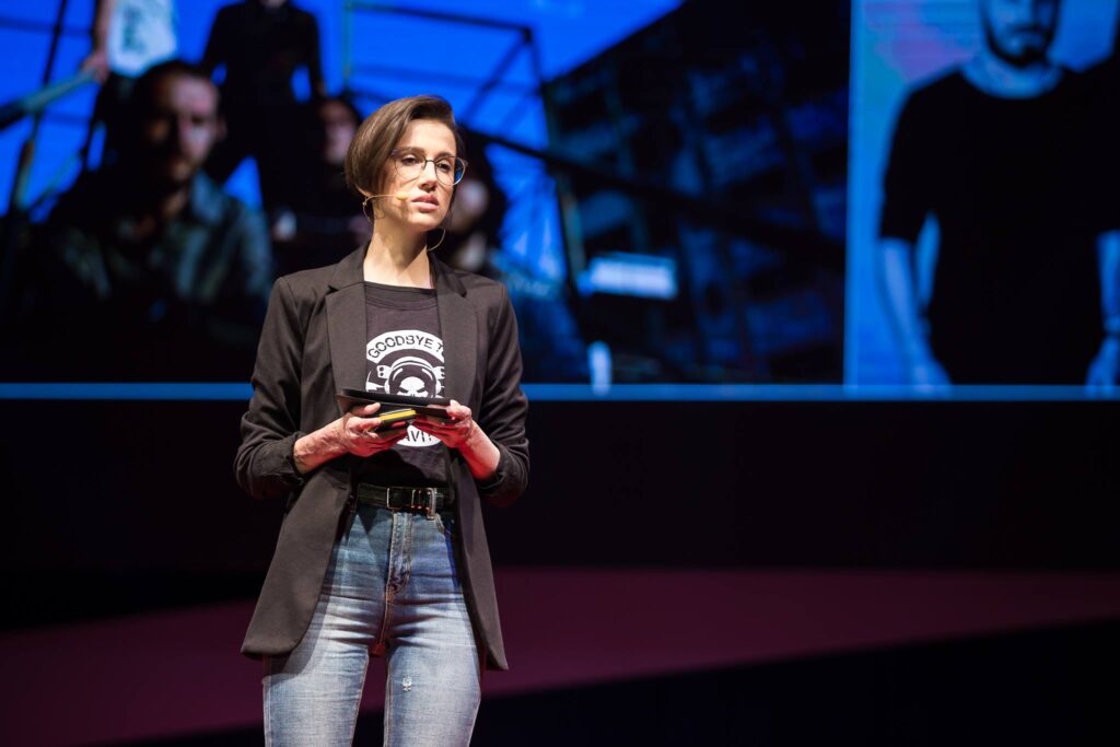 Alexandra vorbind la TedX București despre generația Underground