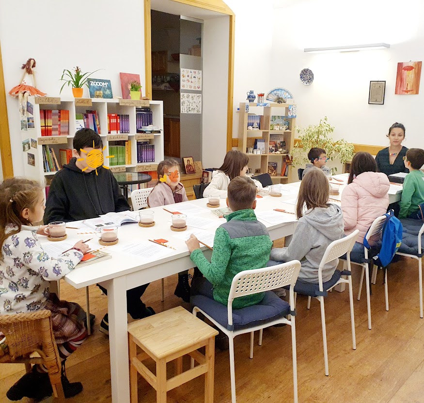 Copiii la una dintre întâlnirile Campionatului de lectură