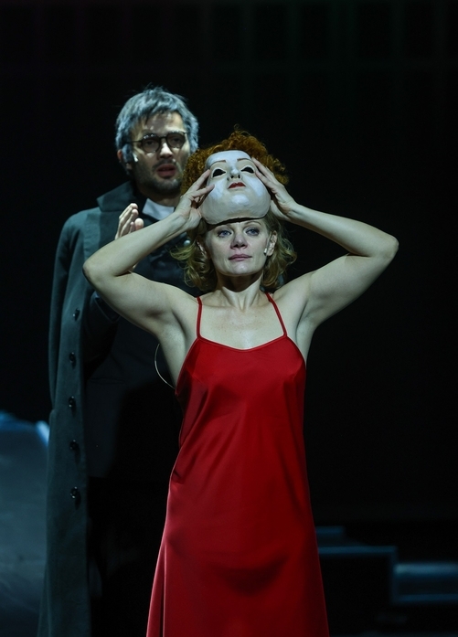 Ofelia Popii în rolul Mary Stuart din spectacolul Mary Stuart, regia Andrei Șerban, TNB/ foto: Florin Ghioca