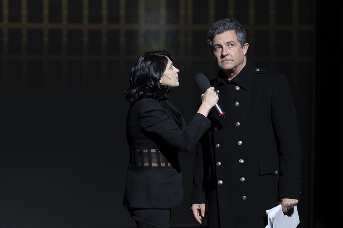 Scenă din spectacolul Mary Stuart, regia Andrei Șerban, TNB/ foto: Mircea Anca