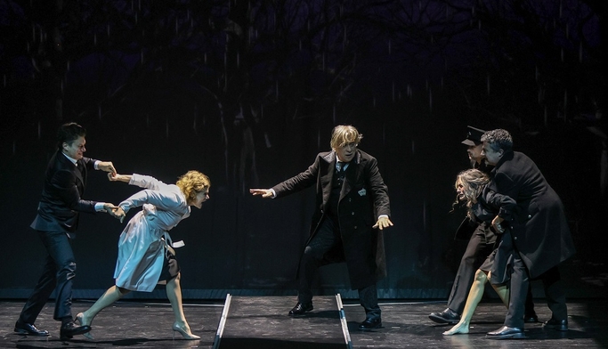 Scenă din spectacolul Mary Stuart, regia Andrei Șerban, TNB/ foto: Florin Ghioca