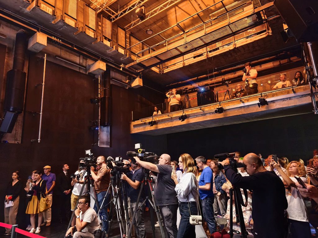 Presa prezentă la inaugurare, Sala Mare/ foto: Cultura la dubă
