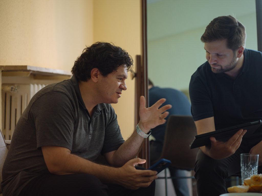 Cristian Măcelaru și dirijorul asistent Cristian Câșleanu/ foto: Adi Bulboacă