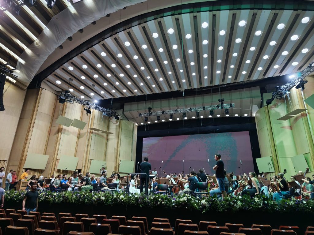 Cristian Măcelaru și Orchestra Simfonică din Köln la repetiție/ foto: Alexandra Tănăsescu