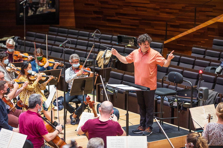 Cristian Măcelaru și Orchestra Națională a Franței la înregistrări, Paris, 2021/ foto: Bogdan Iordache/ Cultura la dubă