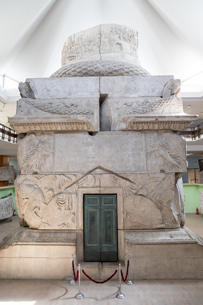 Copia după Columna lui Traian este piesa centrală a MNIR și cântărește câteva tone. La momentul instalării la MNIR, în anii 70, ea a fost transportată pe fragmente, în vagoane de tren/ foto: Bogdan Iordache, Cultura la dubă, 2020