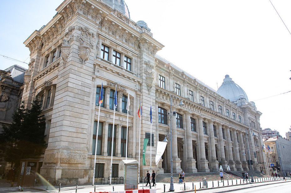 MNIR este găzduit de Palatul Poștelor de pe Calea Victoriei, o clădire șubredă, cu o vechime de peste 120 de ani. Monumentul istoric a intrat în 2002 într-un proces de restaurare care nu s-a terminat nici până azi/ foto: Bogdan Iordache, Cultura la dubă