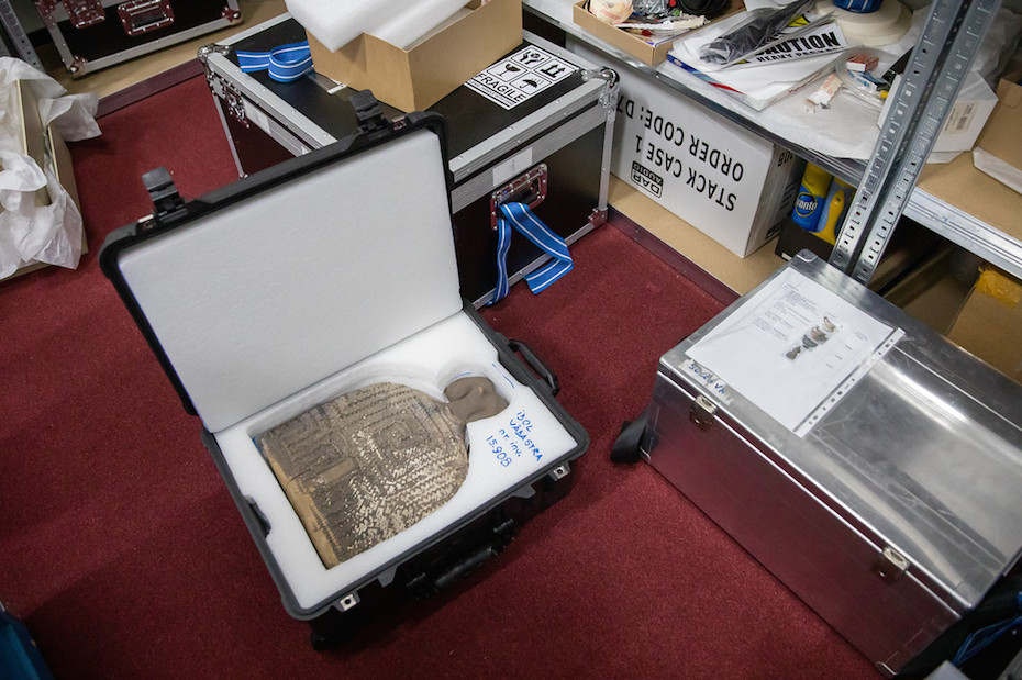 La MNIR obiectele de patrimoniu sunt depozitate în cutii/ foto: Bogdan Iordache, Cultura la dubă, 2020