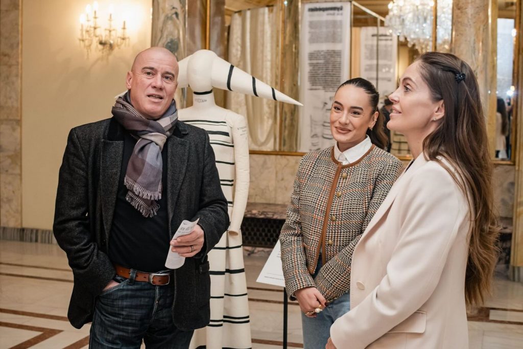 Andras Demeter, ministrul Culturii (stânga) și Oana Zaharia, director INP (dreapta)/ foto: facebook