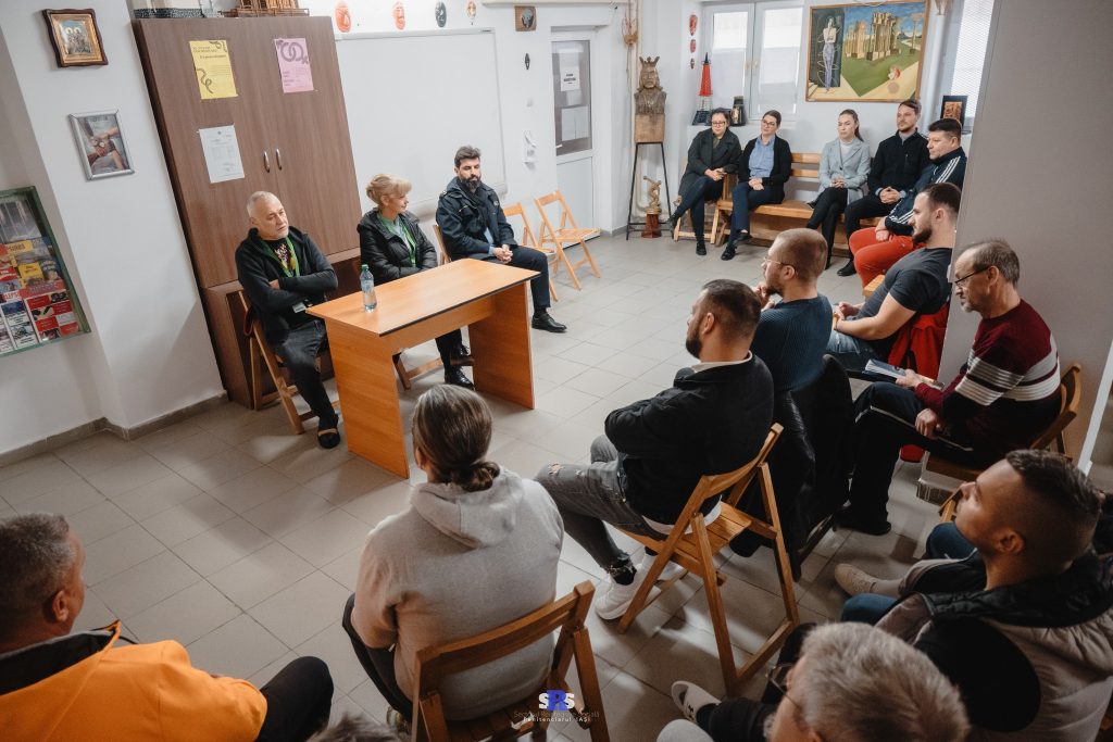 Întâlnirea dintre Iulian Tănase și deținuții de la Penitenciarul Iași/ foto: Penitenciarul Iași