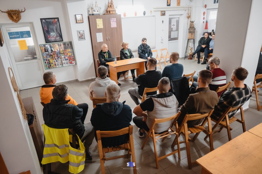 Întâlnirea dintre Iulian Tănase și deținuții de la Penitenciarul Iași/ foto: Penitenciarul Iași