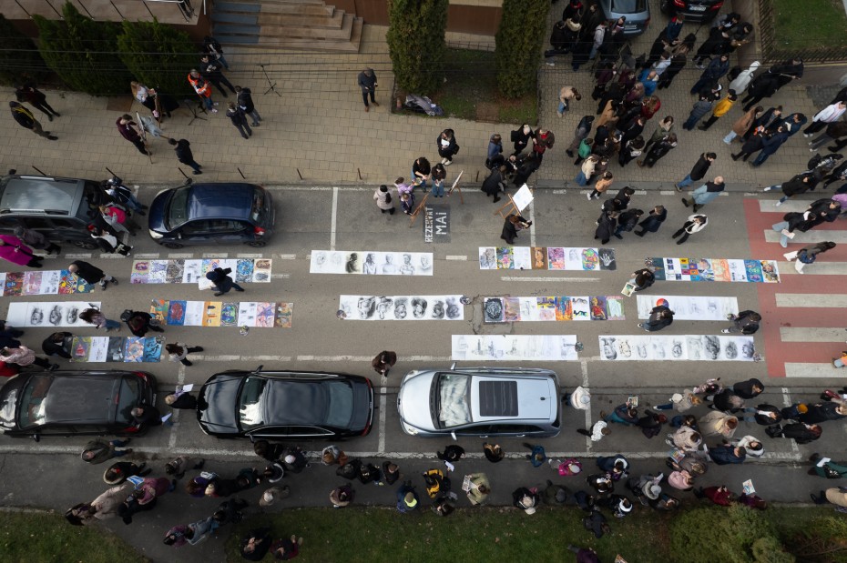 Protest în fața Inspectoratului Școlar Județean Hunedoara/ foto: Grigore Roibu