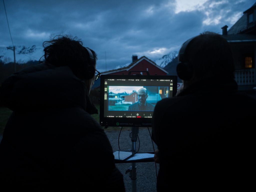 Sebastian Stan la cadru în timpul filmărilor la Fjord, Norvegia 2025/ foto: Adi Bulboacă pentru Cultura la dubă