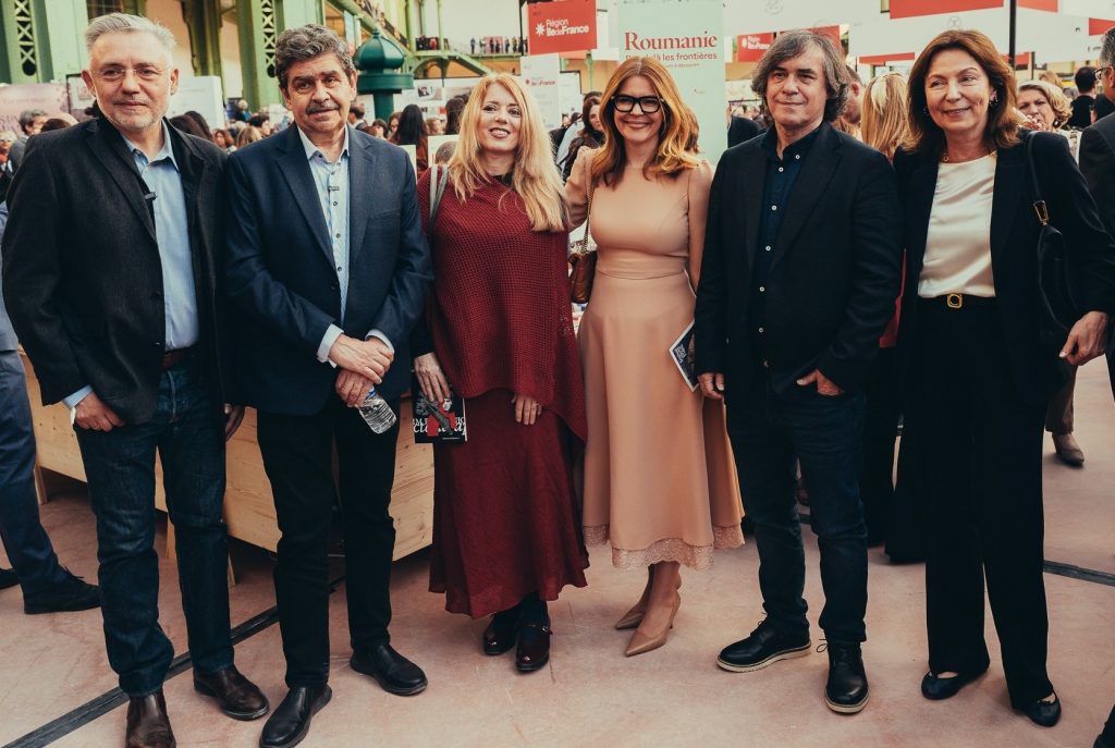 Cătălin Striblea, Radu Paraschivescu, Ioana Nicolaie, Ioana Bivolaru (Ambasador al României în Franța), Mircea Cărtărescu, Doina Marin (Director ICR Paris). Festival du Livre Paris 2026 - Jidvei Spirit | Foto: Nicolae Anghel