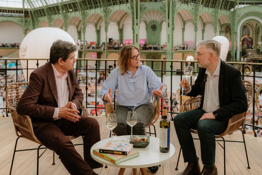 Radu Paraschivescu, Ecaterina Paraschiv, Cătălin Striblea. Festival du Livre Paris 2026 - Jidvei Spirit | Foto: Nicolae Anghel 
