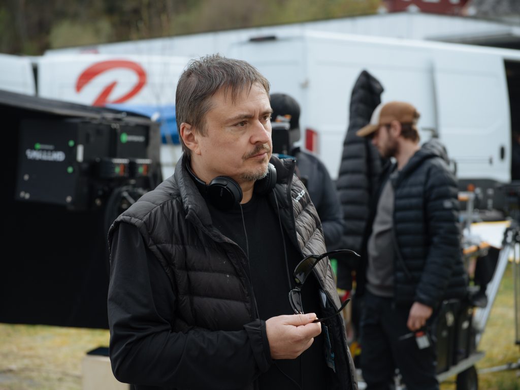 Cristian Mungiu la filmările Fjord, Norvegia 2025/ foto: Adi Bulboacă pentru Cultura la dubă