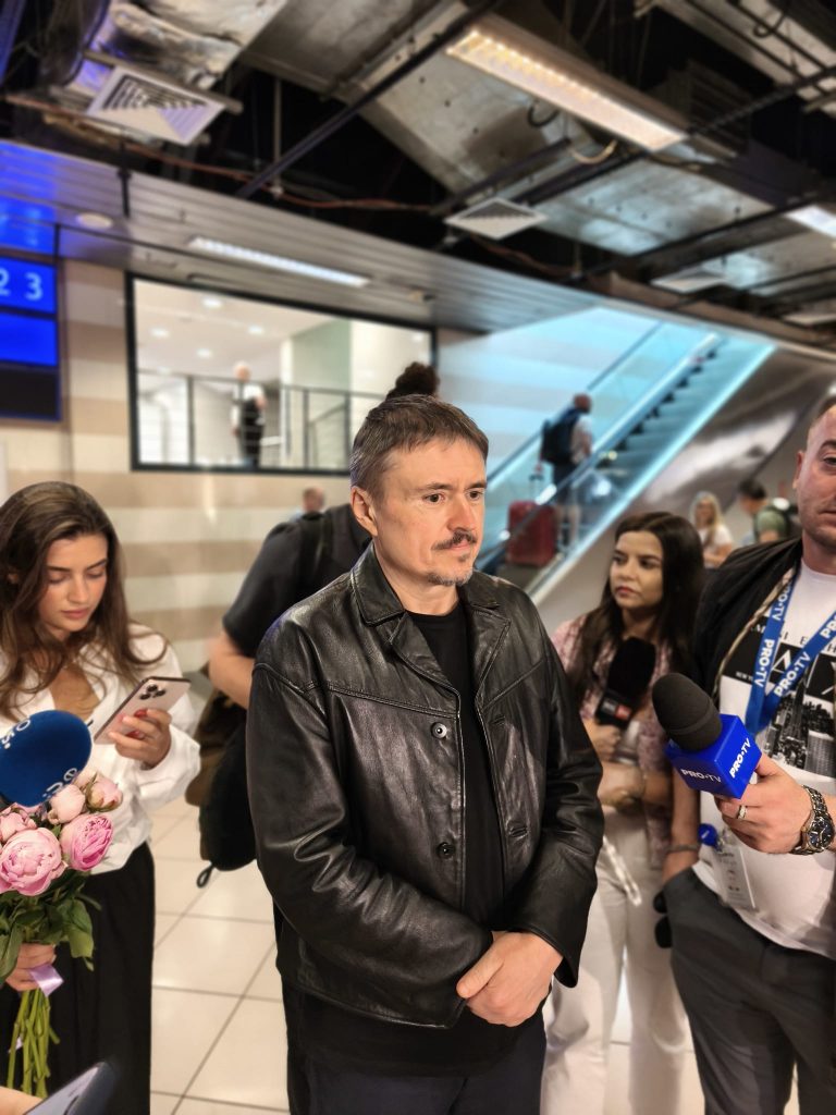 Cristian Mungiu la Aeroportul Otopeni, mai 2026/ foto: Alexandra Tănăsescu, Cultura la dubă