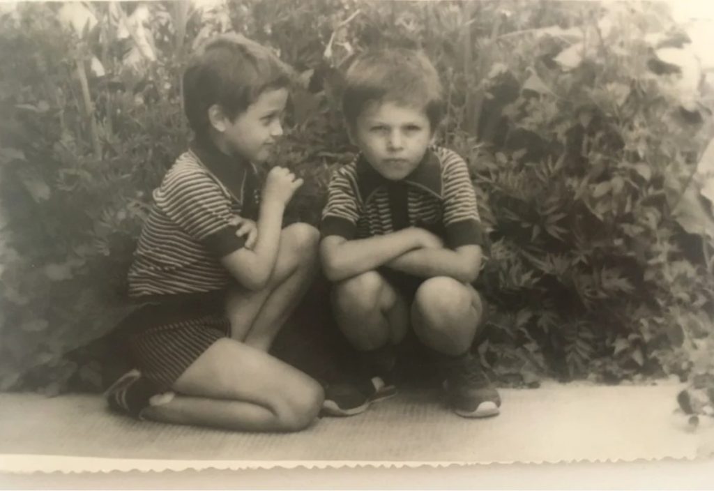 Corneliu Porumboiu și fratele său Octavian/ foto: arhiva personală